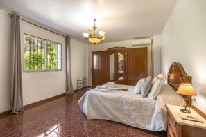 4 makuuhuonetta, ilmainen Wi-Fi, vuodevaatteet