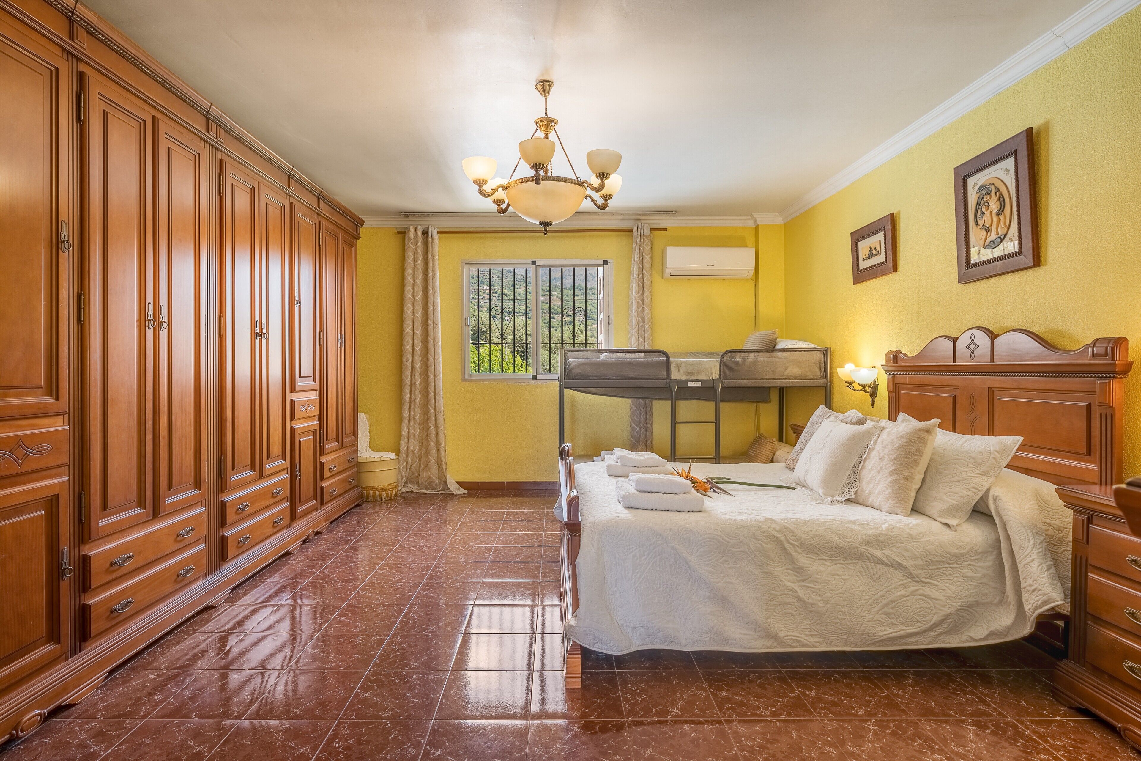 4 habitaciones, wifi gratis y ropa de cama 