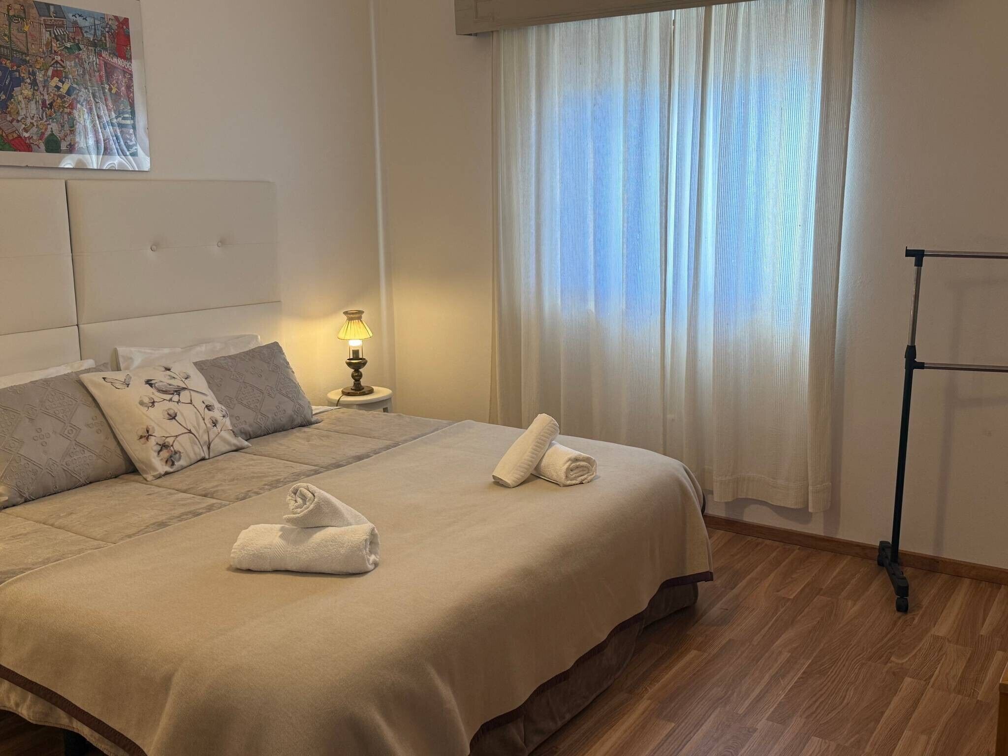 3 slaapkamers, een strijkplank/strijkijzer, gratis wifi, beddengoed