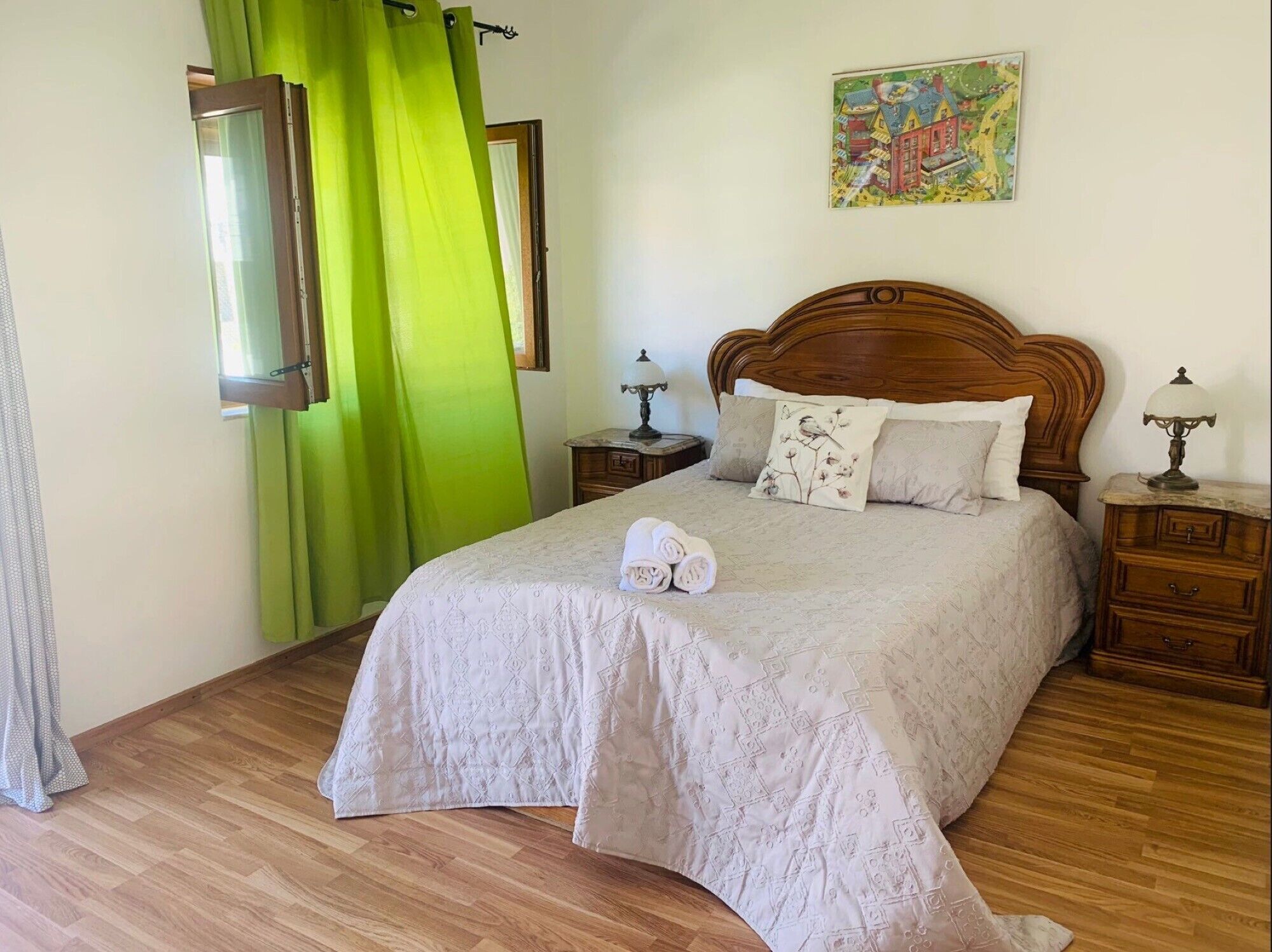 3 dormitorios, tabla de planchar con plancha, wifi gratis y ropa de cama