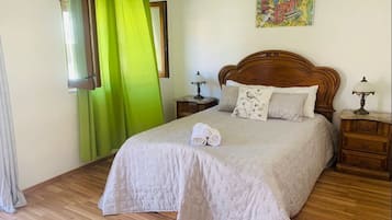 3 dormitorios, tabla de planchar con plancha, wifi gratis y ropa de cama