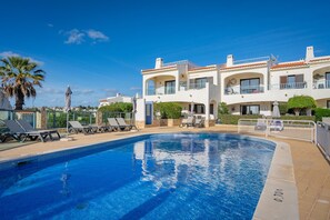 Een verwarmd zwembad