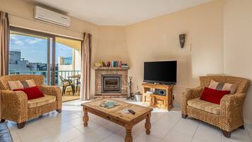 Fernseher, Kamin, DVD-Player, Stereoanlage