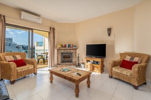 TV, fireplace, DVD player, stereo