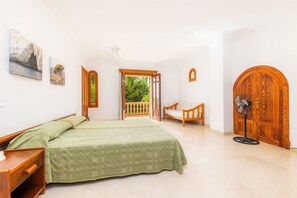 5 soverom, strykejern/-brett, wi-fi (inkludert) og sengetøy