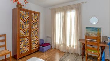 3 bedrooms, iron/ironing board, free WiFi