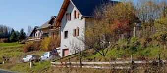 Villa 'Chalet 6 À 8 Pers Au Bord Du Lac' with Lake View, Private Terrace and Wi-Fi
