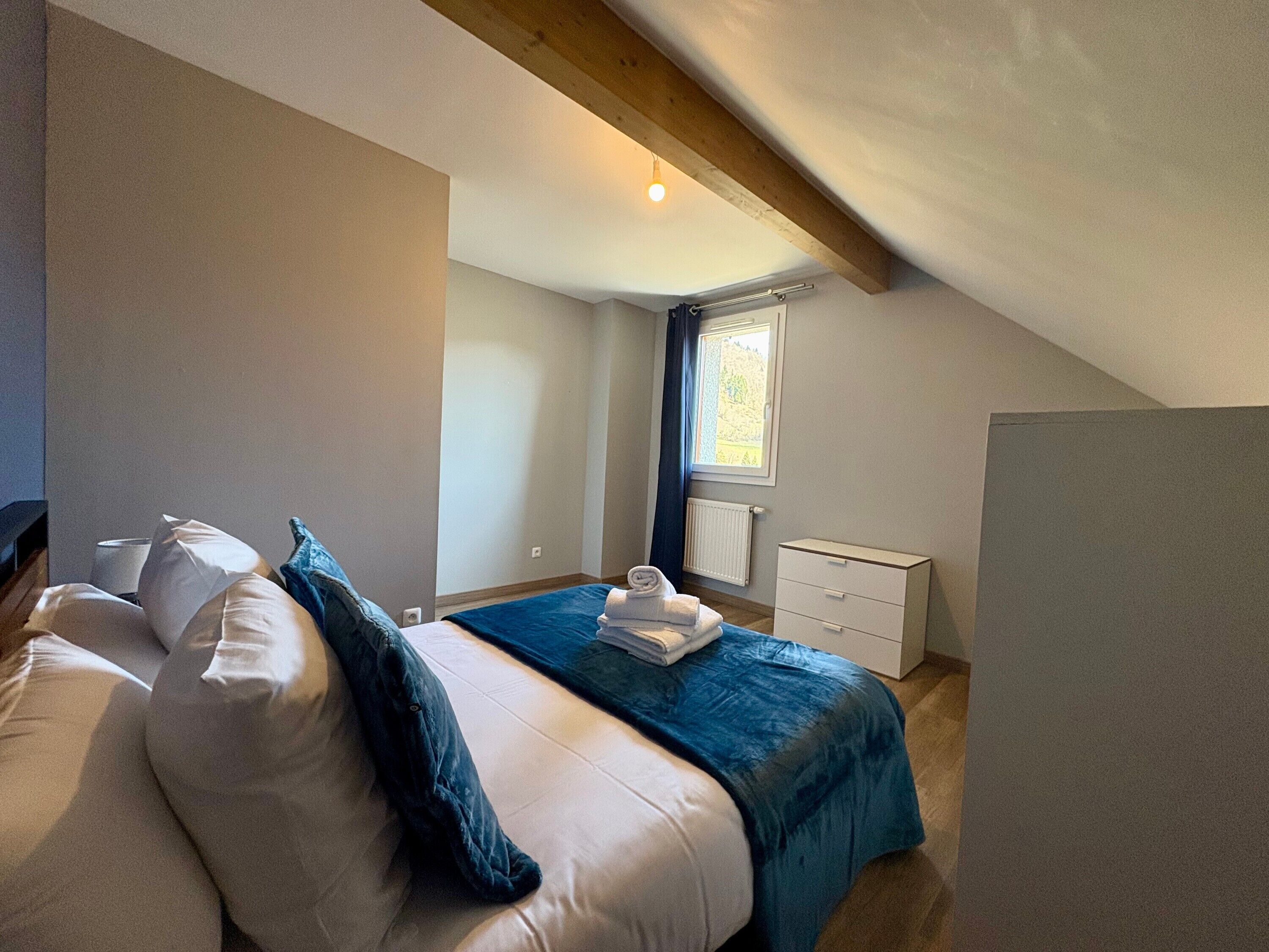 4 bedrooms, iron/ironing board, free WiFi, bed sheets