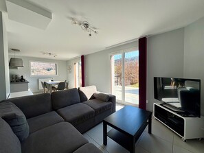 TV, DVD player - Lake House with Wifi, Terrace, and Lake View (La Thuile)