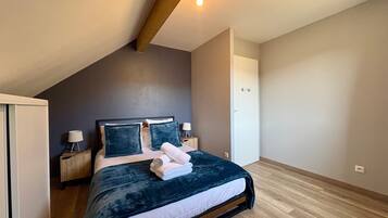 4 bedrooms, iron/ironing board, free WiFi, bed sheets