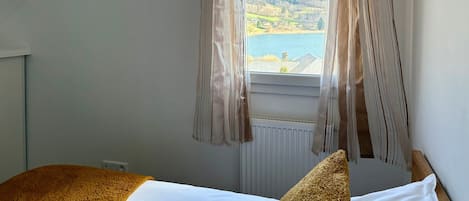 4 chambres, fer et planche à repasser, Wi-Fi gratuit, draps fournis