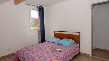 4 bedrooms, free WiFi, bed sheets