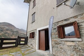 Exterior - Room 'Ferré' with Lake View, Shared Garden and Wi-Fi (Madesimo)