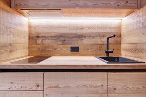 Interior - Room 'Tambò' with Lake View, Shared Garden and Wi-Fi (Madesimo)