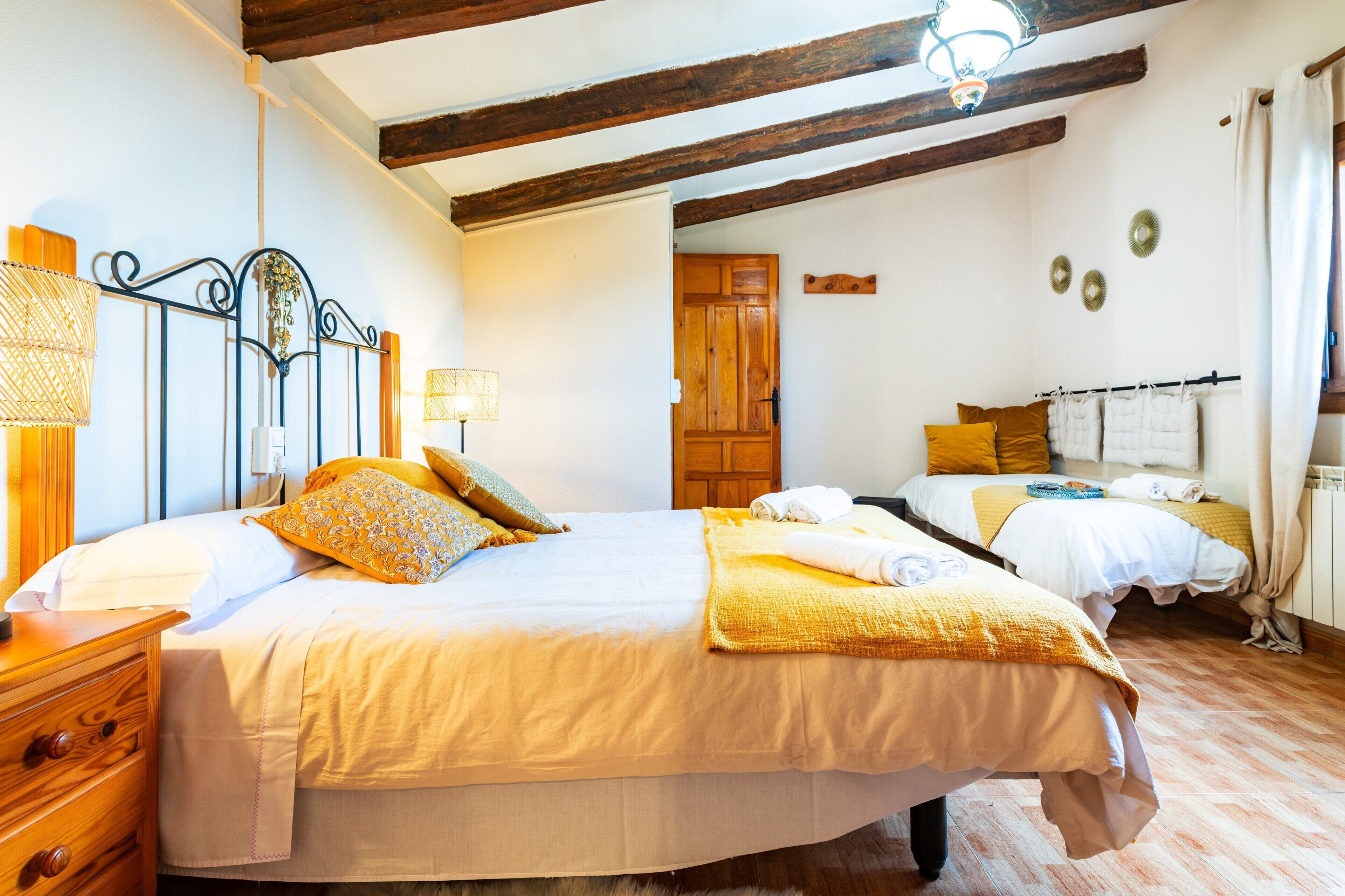 WiFi (free), bed sheets