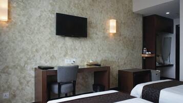 Bàn ủi/dụng cụ ủi quần áo