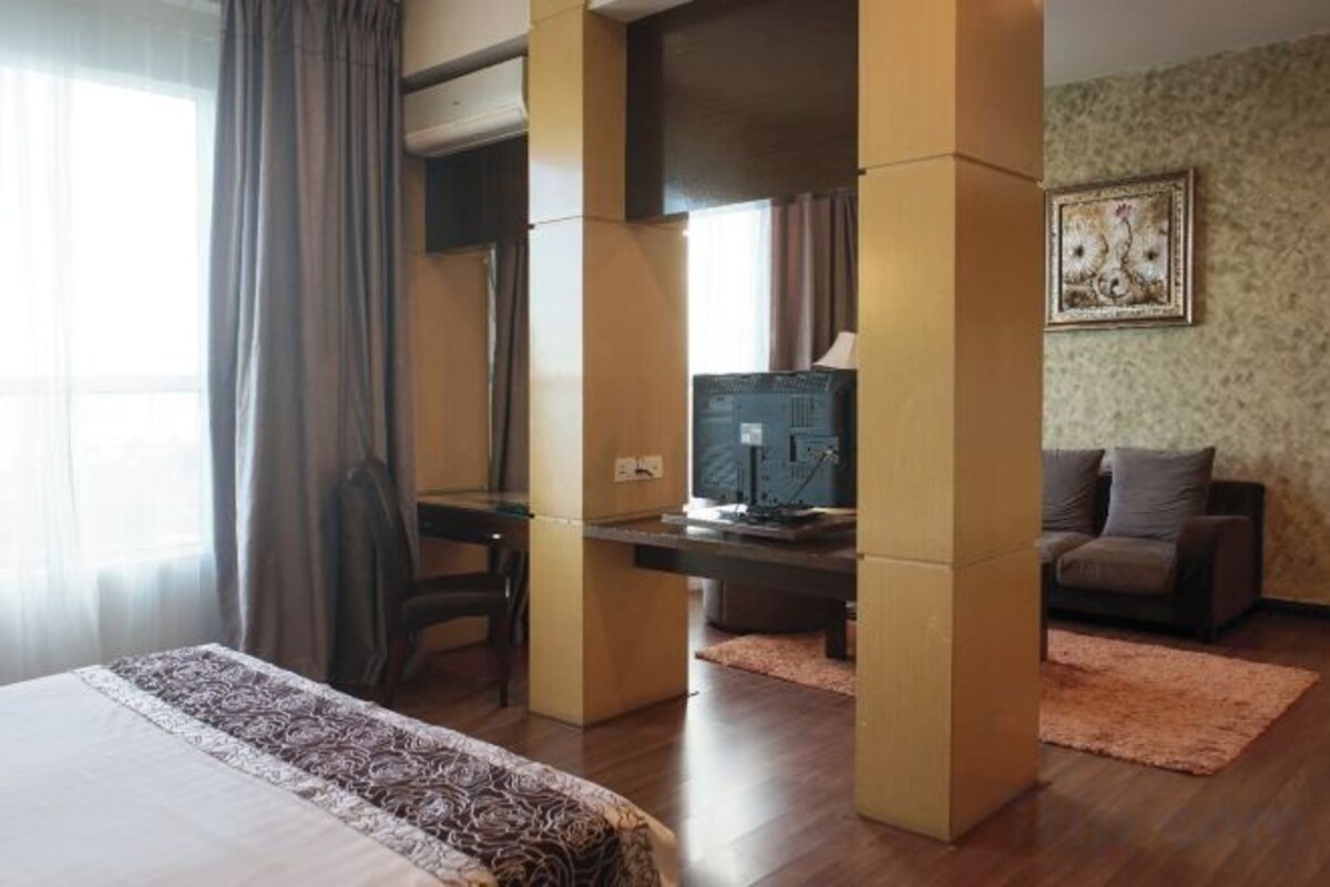 LA Suite