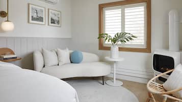 Deluxe Single Room, 1 King Bed, Non Smoking, Balcony | In-room safe, desk, laptop workspace, iron/ironing board