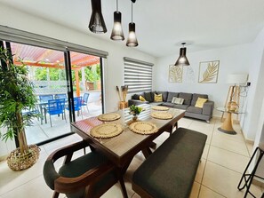 Interior - Casa en privada frente a la alberca by PartnerHost (Mazatlán)