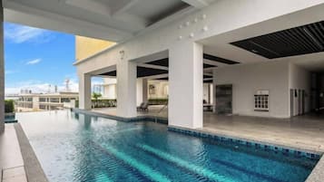 Kolam renang outdoor