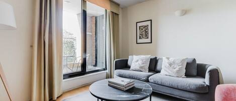 Fernseher, Stereoanlage