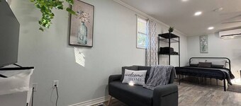 Bright & Comfortable Bungalow!