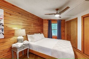 3 bedrooms, iron/ironing board, travel cot, free WiFi