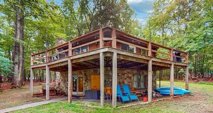 Cozy Log Cabin Near Ski Area/Lake + Hot Tub