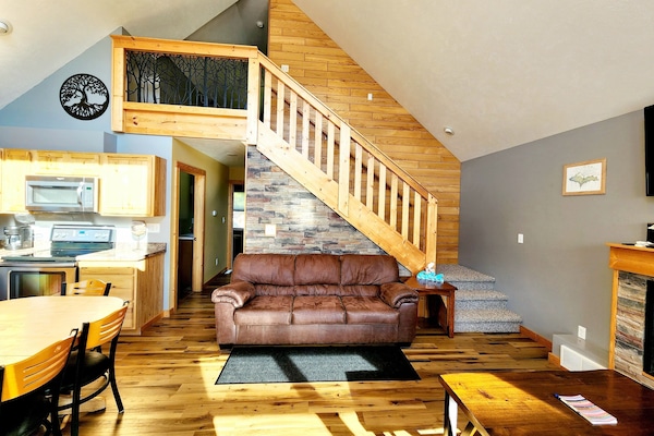 Living/Kitchen area