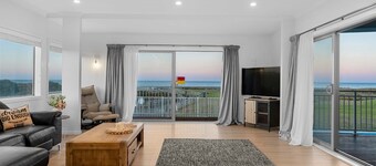 The Iconic Blue Beachfront House  - Papamoa Beach