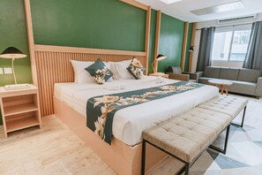 Suite Luxe, coin cuisine, vue ville | Bureau, espace de travail pour ordinateur portable, Wi-Fi gratuit