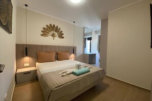 2 quartos, escrivaninha, ferros/tábuas de passar roupa