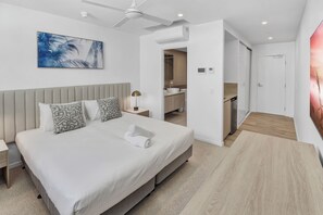 Een strijkplank/strijkijzer, babybedden (toeslag), gratis wifi