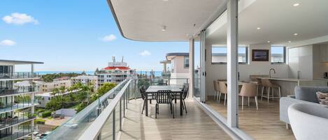 Three Bedroom Ocean View Apartment | Teras/patio