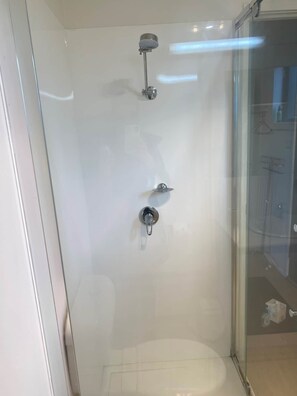 Bathroom - Delatite Apartments - Cedar 2 - Motel Room (Merrijig)
