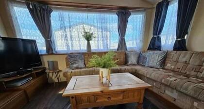 Lovely 3 bed with balcony and ramp