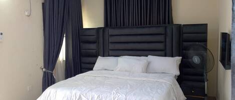 2 dormitorios, tabla de planchar con plancha, wifi y ropa de cama