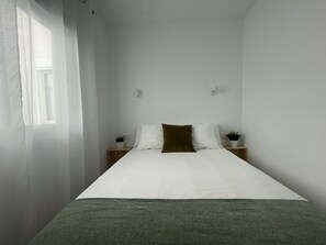 Bügeleisen/Bügelbrett, Reisekinderbett, kostenloses WLAN, Bettwäsche