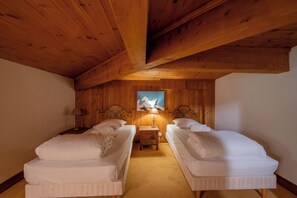 2 bedrooms, bed sheets