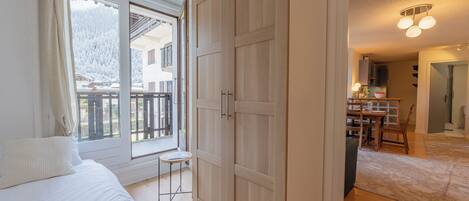 1 slaapkamer, een strijkplank/strijkijzer, gratis wifi, beddengoed