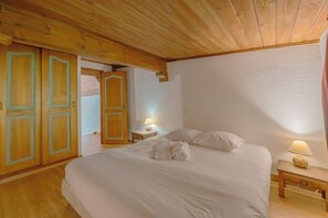 4 makuuhuonetta, ilmainen Wi-Fi, vuodevaatteet