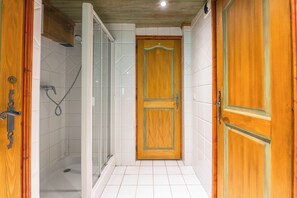 تجهيزات دش، مجففات شعر، مناشف