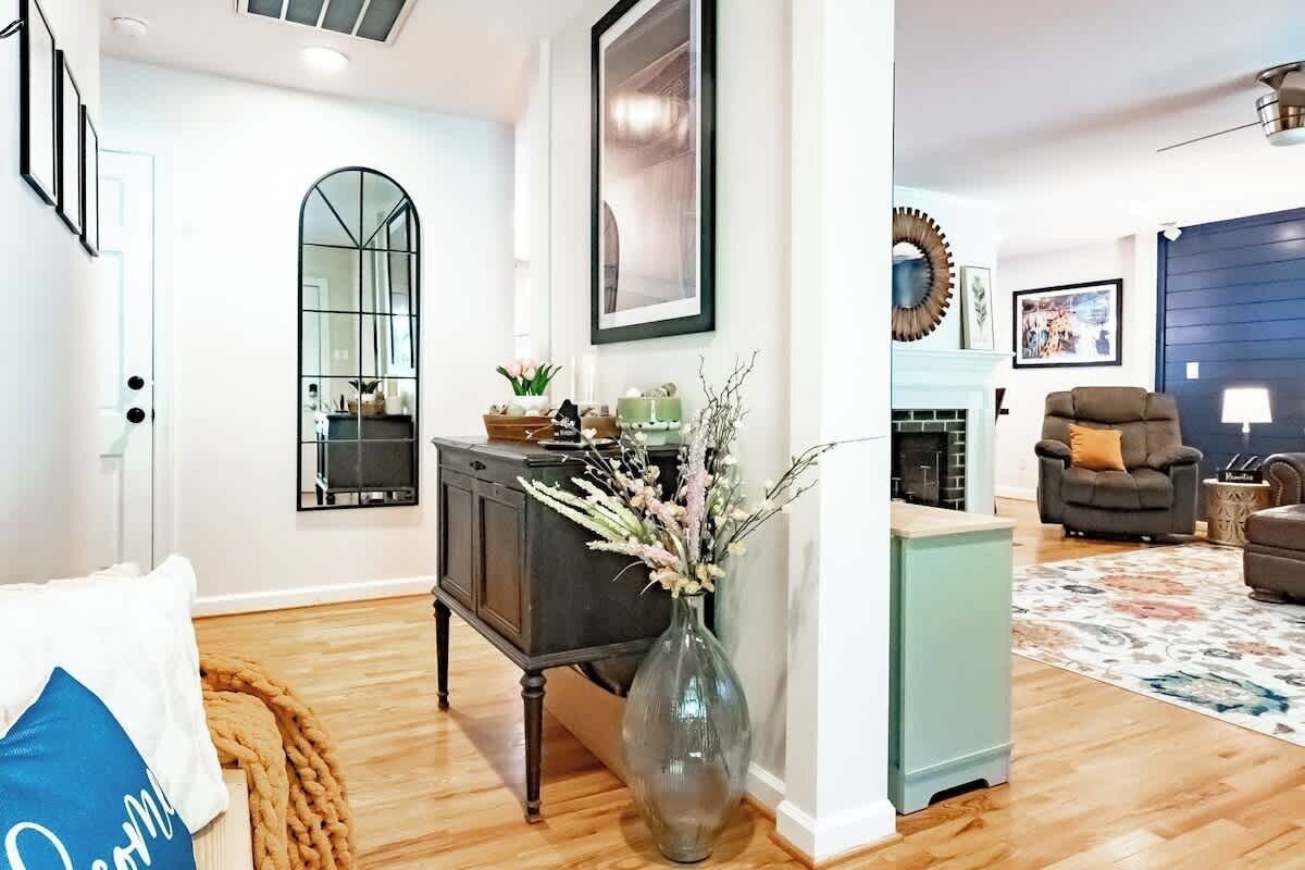 Crabtree Valley Retreat - Lenovo Center, RDU, UNC Rex