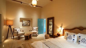 5 bedrooms, iron/ironing board, WiFi, bed sheets