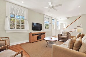 Smart TV, stereo - 3 Bed, 2.5 Bath Award Winning Historically Preserved Tybee Island Vacation Home (Tybee Island)