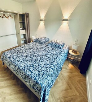 6 makuuhuonetta, silitysrauta/-lauta, vauvan matkasänky, Wi-Fi