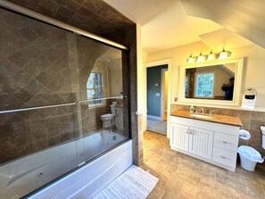 Hårføner og håndklær