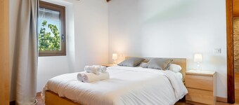 House with pool, ping pong and bbq 15min beach