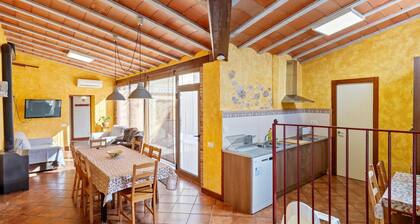 House with jacuzzi, ping pong and bbq 15min beach