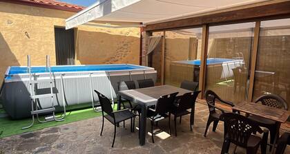 House with pool, ping pong and bbq 15min beach
